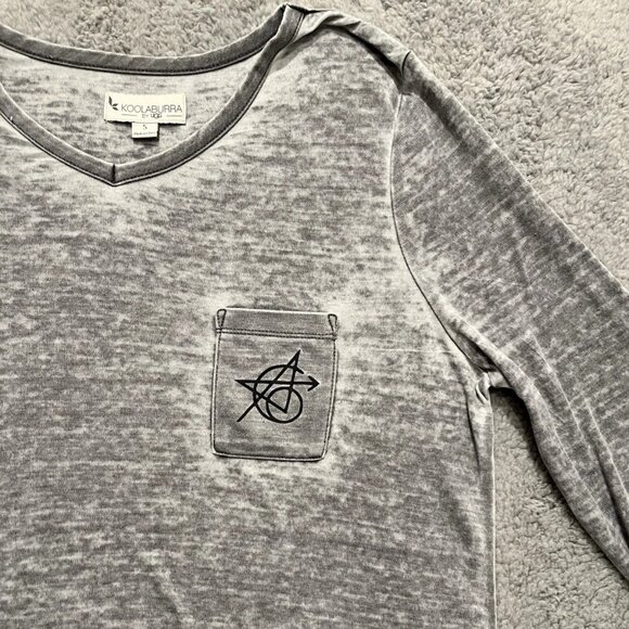 Koolaburra by Ugg Marvel Avengers Women's 3/4 Sleeve Distressed T-Shirt Small - Picture 2 of 7